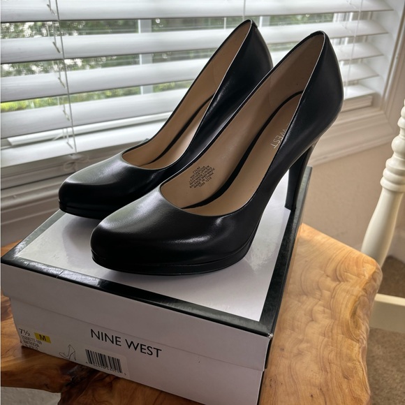 Nine West - Black Leather Closed Toe Heels - Picture 1 of 4